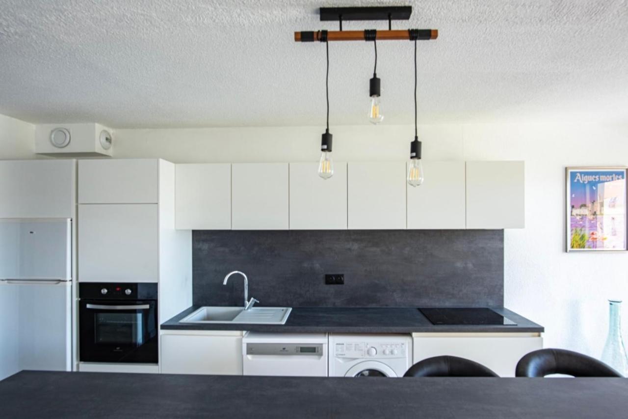Superb Apartment Near The Port And The Sea มอกิโอ ภายนอก รูปภาพ
