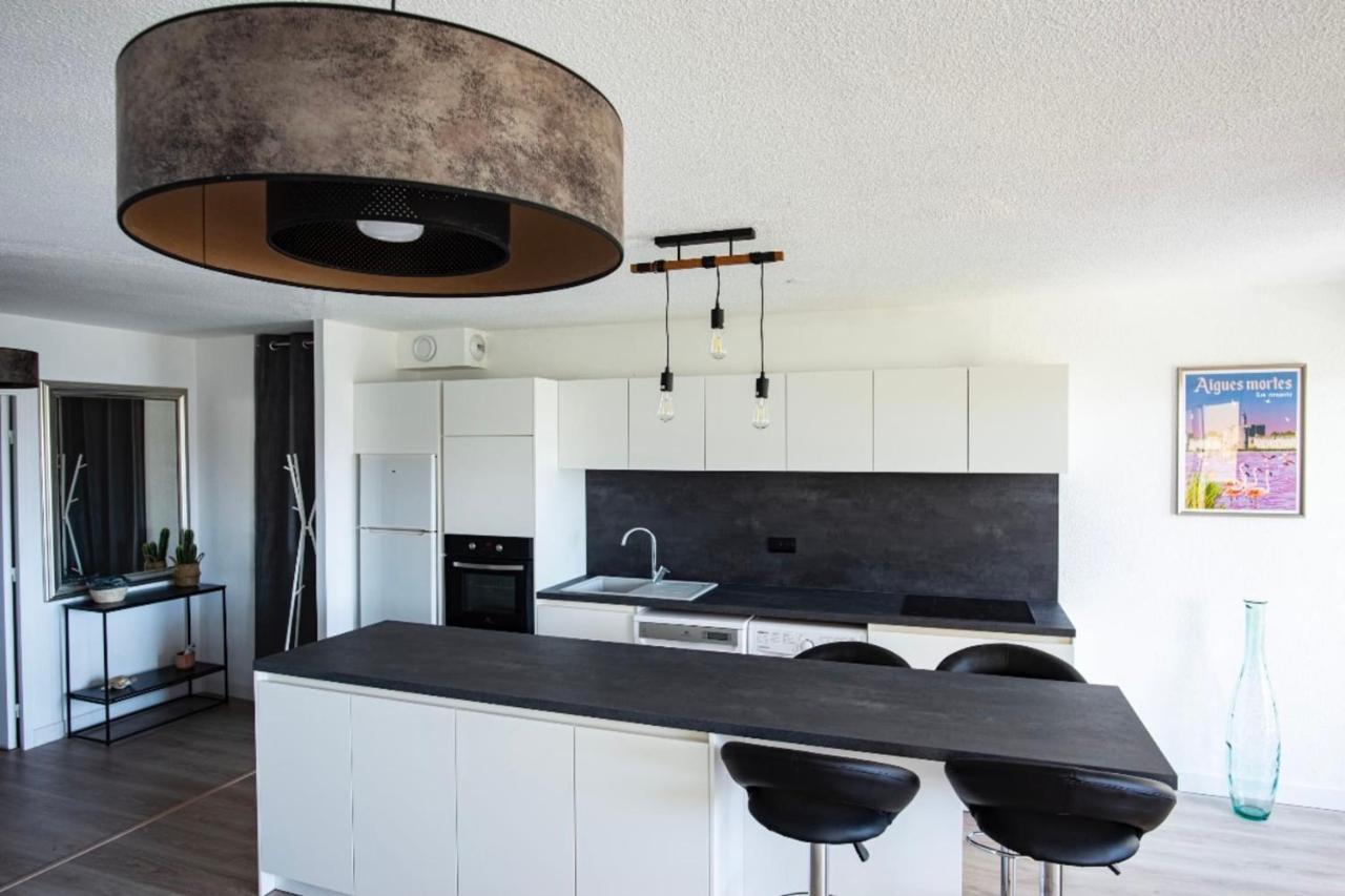 Superb Apartment Near The Port And The Sea มอกิโอ ภายนอก รูปภาพ