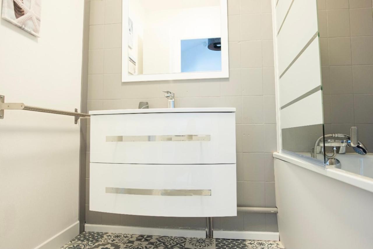 Superb Apartment Near The Port And The Sea มอกิโอ ภายนอก รูปภาพ